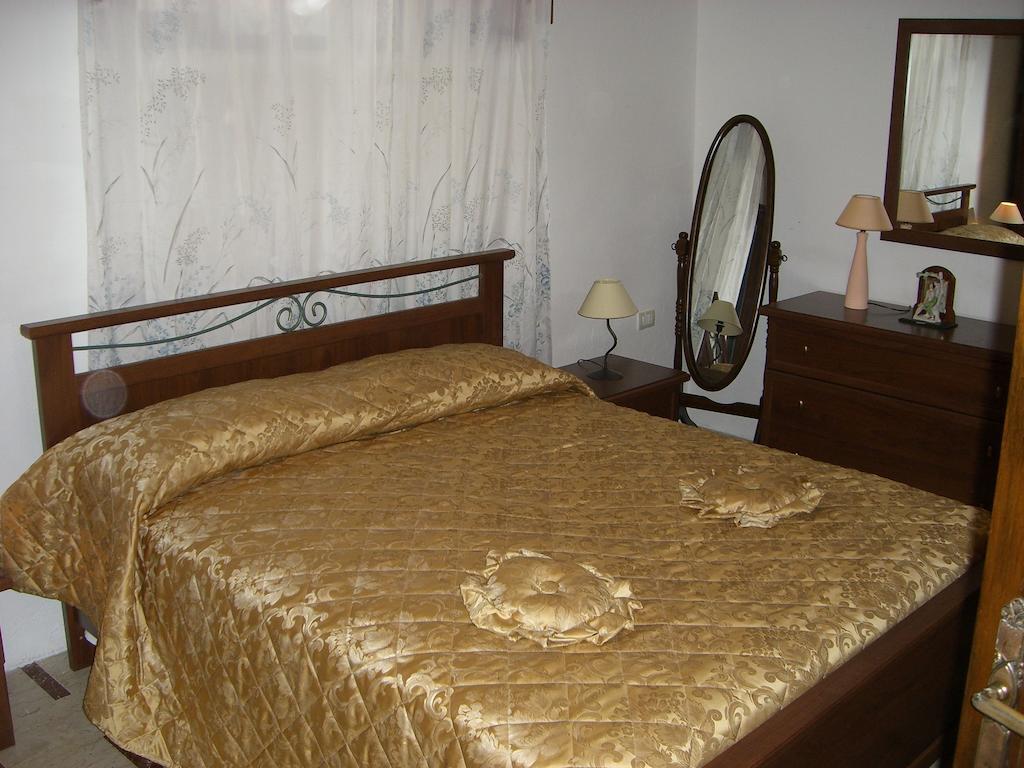 Sa Domu Sarda Casa Vacanza พิสซินาส ห้อง รูปภาพ
