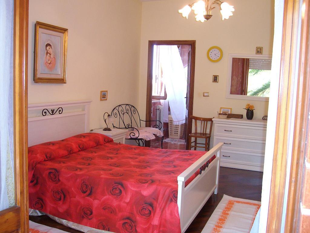 Sa Domu Sarda Casa Vacanza พิสซินาส ห้อง รูปภาพ