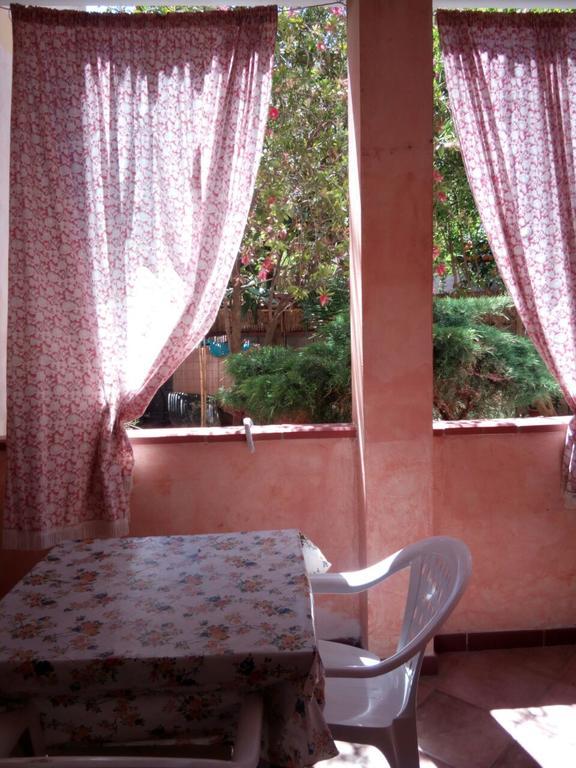 Sa Domu Sarda Casa Vacanza พิสซินาส ภายนอก รูปภาพ
